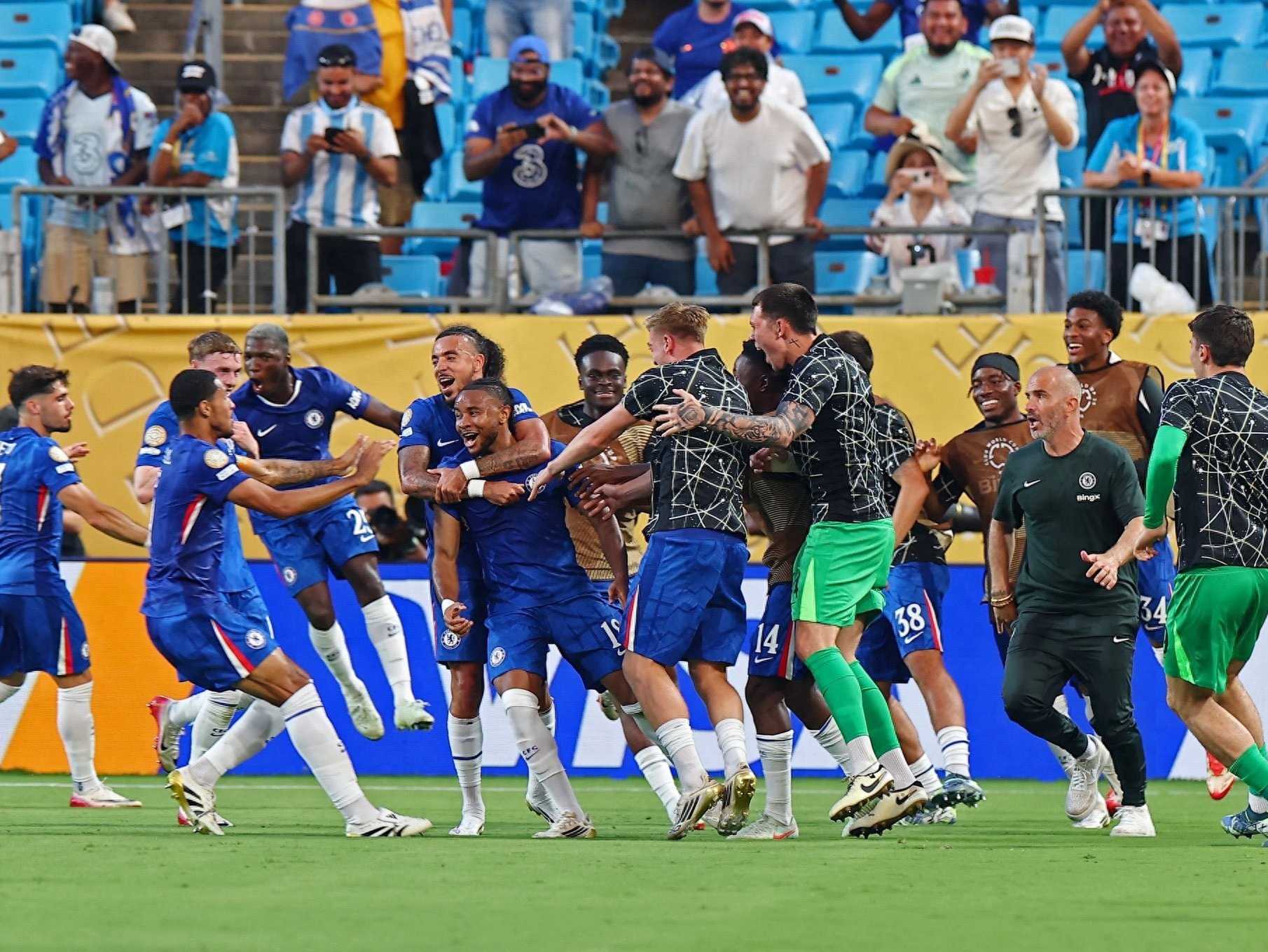 星空体育官网-赛地聚焦：德甲今晨热度飙升，葡萄牙体育防线松动，话题不断，轮换策略成焦点的简单介绍