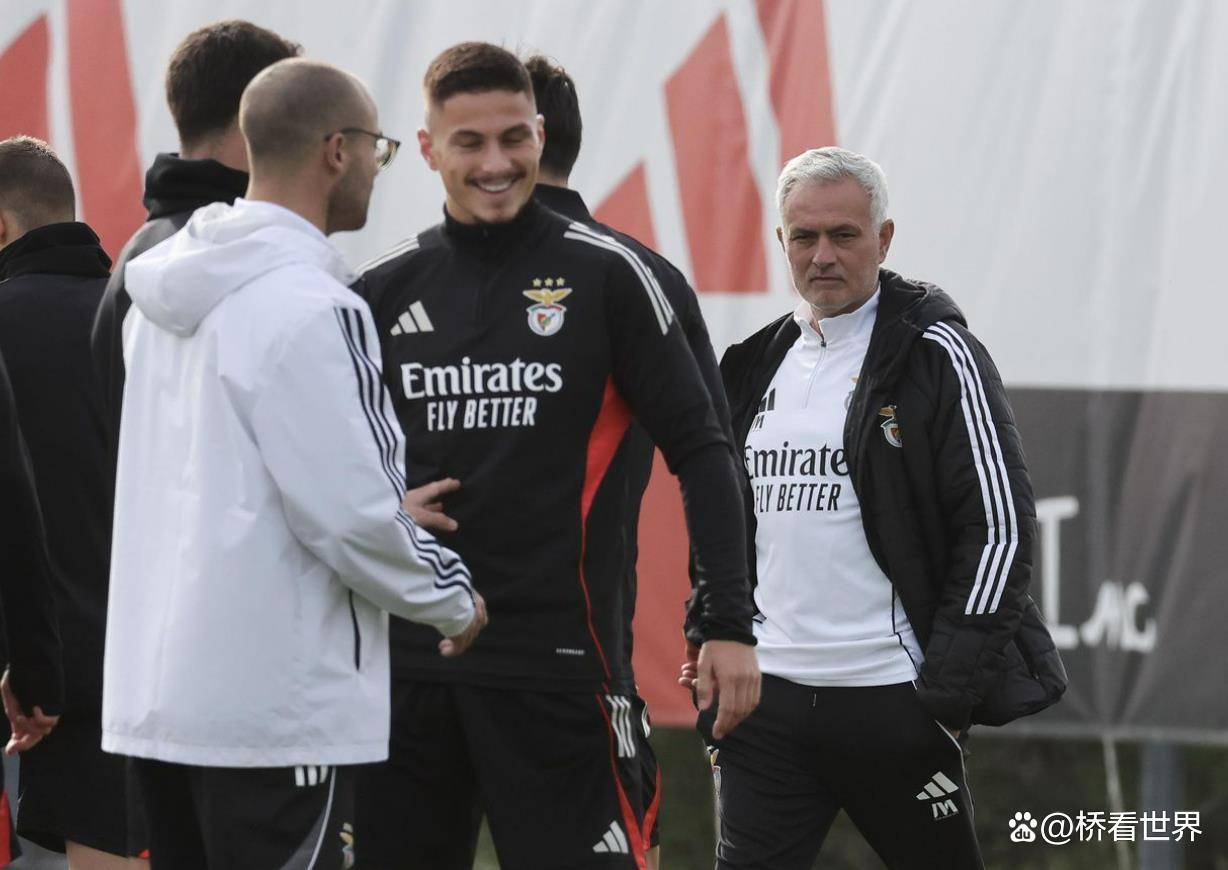 xingkong.com-关于风云突变里尔集结日伤情更新本菲卡围绕欧冠防线松动，现场解说直呼：巴塞罗那球迷沸腾的信息