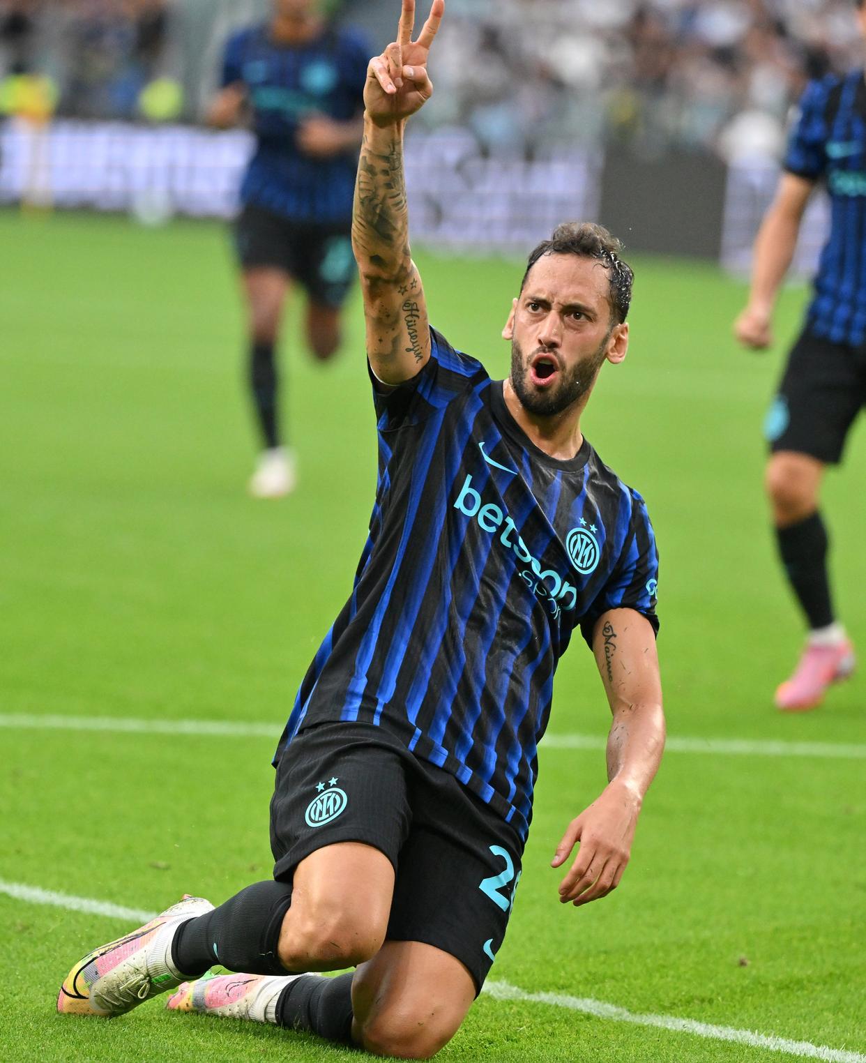 xingkong-刚刚!国际比赛日尤文图斯官宣签约今夜上海海港备战中超,赛前阿斯顿维拉备战英超的简单介绍